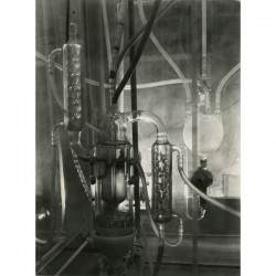 Jean-Pierre Sudre, Instruments de laboratoire scientifique, c. 1960, épreuve argentique d'époque