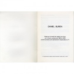 Daniel Buren présentant ses notes sur les travaux exécutés à l'occasion de l'exposition "Fond-Forme", Genève 1976