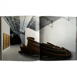 Le livre retrace l'histoire du domaine du Muy devenu grâce à Bernar Venet un espace dédié à l'art, Somogy, 2009