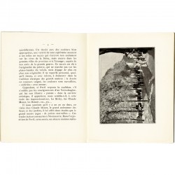 Lot de 2 catalogues et une invitation de Pavil à la galerie Georges Petit, en 1921 et 1924, toutes deux intitulées "Montmartre"