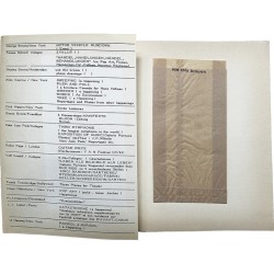 sachet tamponné par Stanley Brouwn collé en début de volume de Décollage 4 de Wolf Vostell