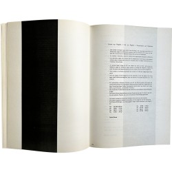 Des "Encres sur papier" de Daniel Buren ponctuent la revue Interfunktionen no.11, juillet-septembre 1974