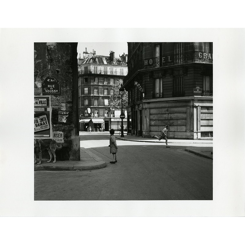 Tirage argentique de Louis Stettner, En été, rue de Moussy, Paris